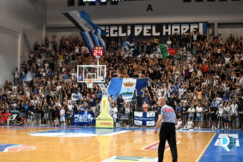 Basket A2, la Liofilchem vince all'esordio: battuta la Fortitudo (86-82)