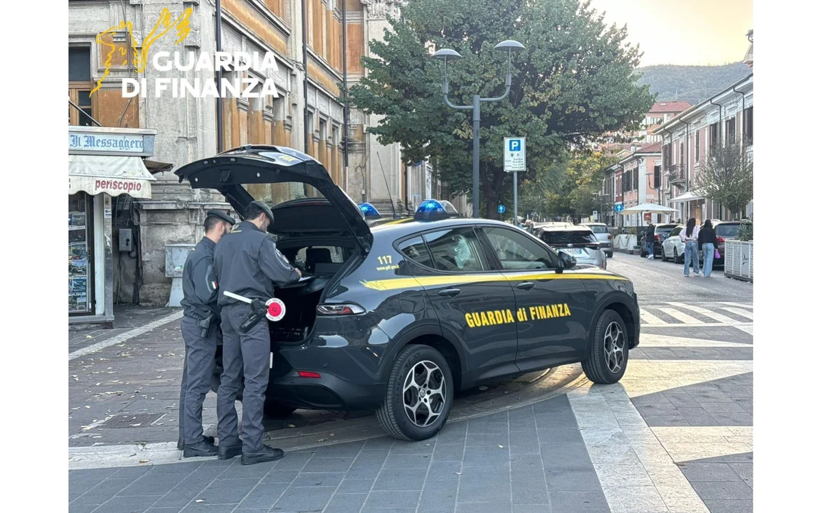 Aveva 2 etti di hashish nello zainetto, arrestato in flagrante