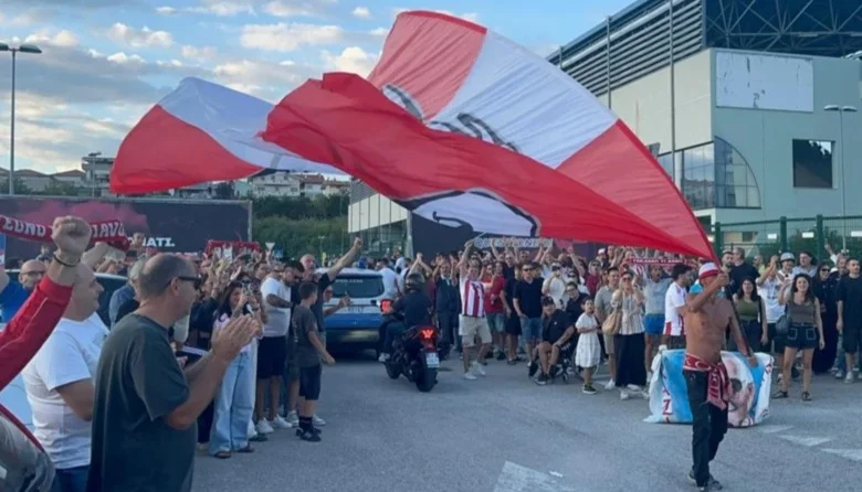 VIDEO e FOTO | Teramo Calcio, il rientro al Bonolis è una festa