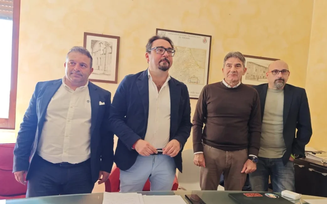 VIDEO | Ex inceneritore di Carapollo, via alla demolizione e bonifica dell'area