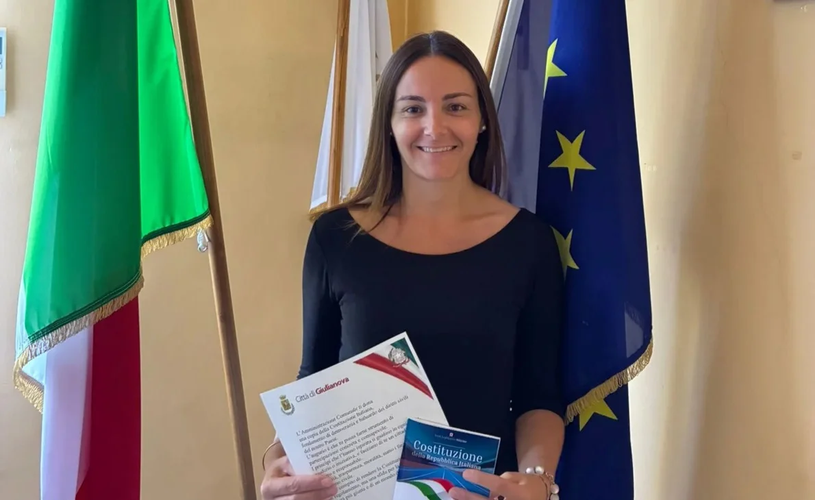 Battesimo civico, inviate le copie della Costituzione Italiana ai 18enni giuliesi