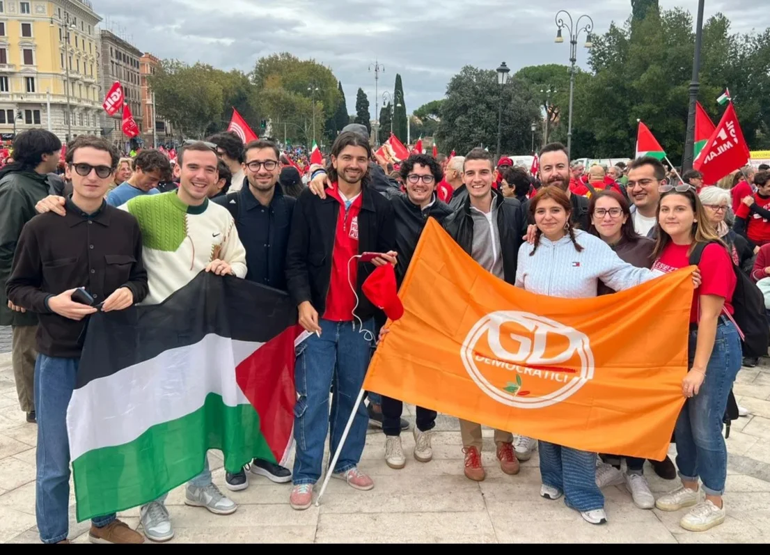 “La Democrazia al Lavoro”, i giovani del PD in piazza a Roma contro la manovra del Governo