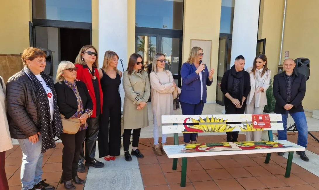 In Piazza Dalla Chiesa a Giulianova sarà collocata la "panchina d'autore"
