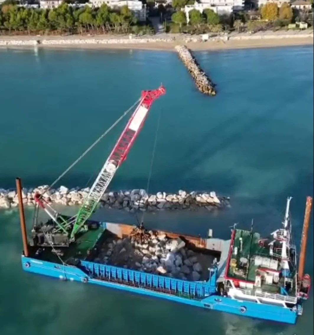 Lavori sulle scogliere di Villa Rosa Sud: timori infondati, interventi in corso secondo programma