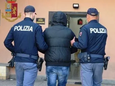 Si picchiano in due: un ferito in ospedale e l'altro in Questura