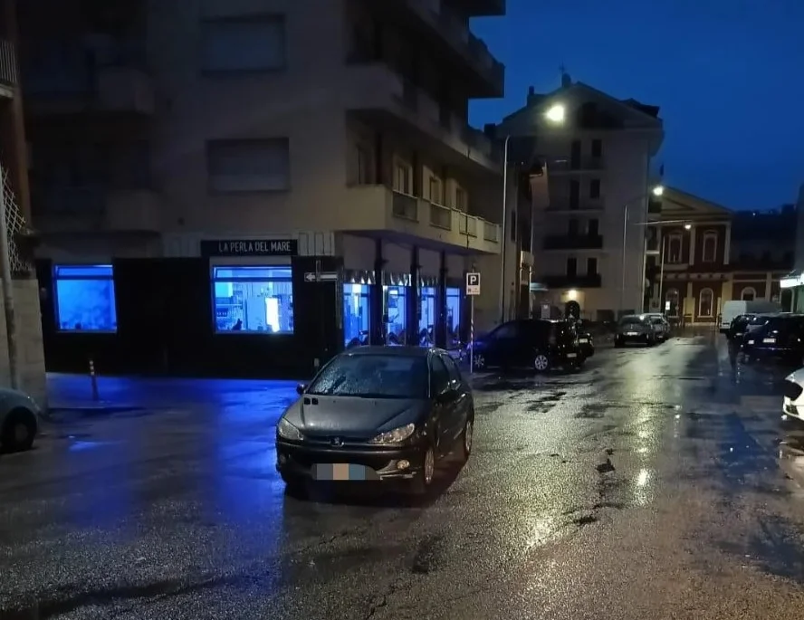 No parking? Sì, invece. Accade in Via Pannella