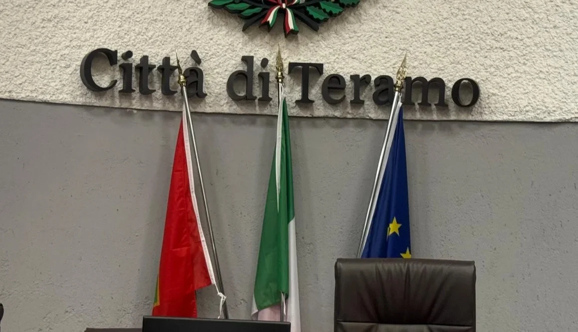 Bruttissima pagina "politica" per la città di Teramo