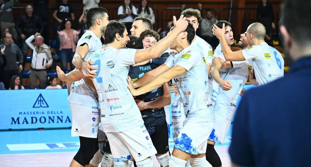 Volley A2, ABBA Pineto magistrale: battuta la capolista Prata di Pordenone (3-2)