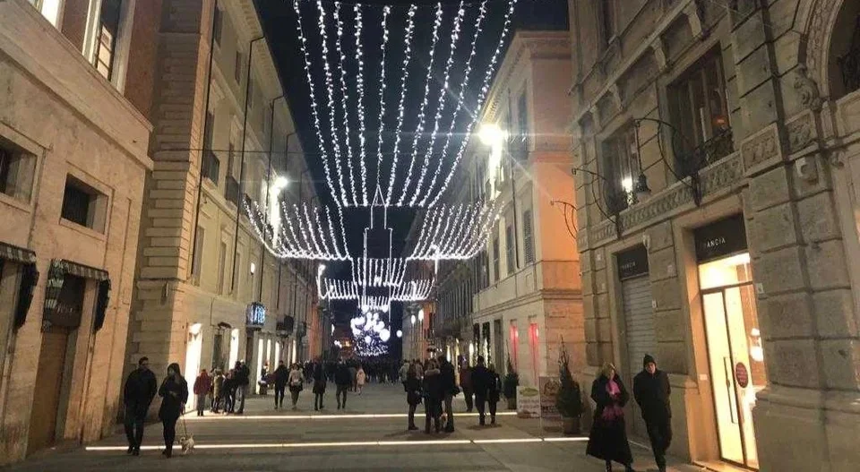 Natale a Teramo, il Consorzio Shopping accende il centro città