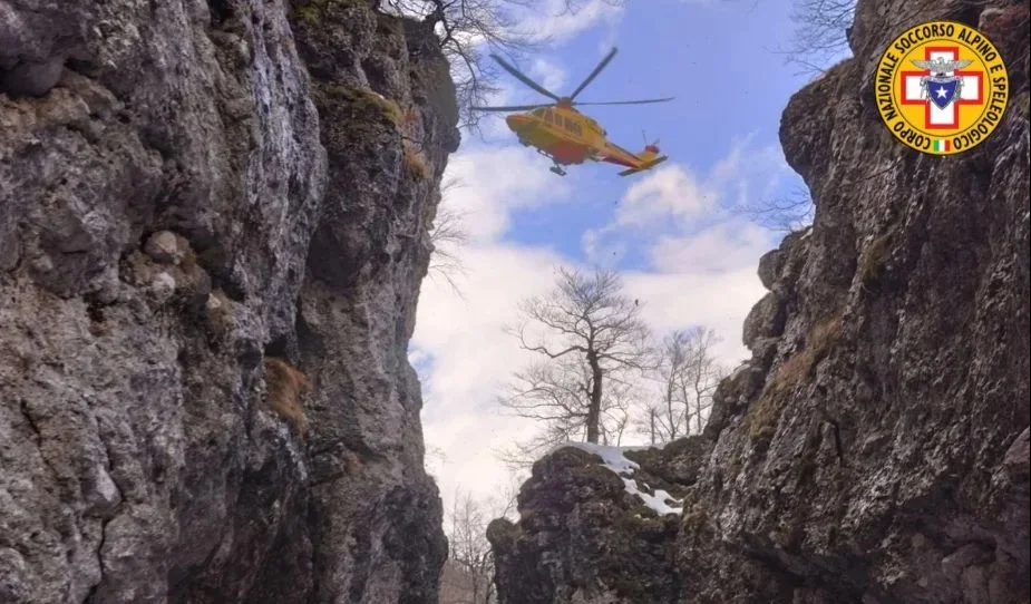 VIDEO | Escursionista scivola sul ghiaccio a Prati di Tivo, intervento del Soccorso Alpino