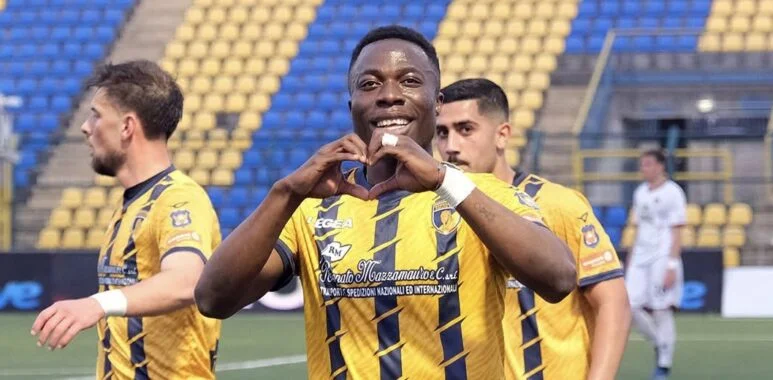 Calcio D/F, Moussadya Njambè tra Ostiamare e Teramo