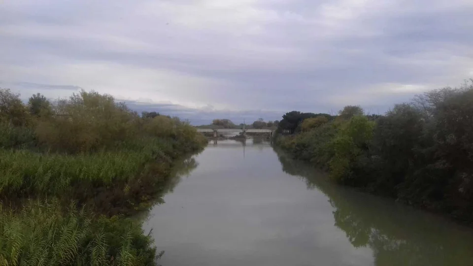 Martinsicuro, Città attiva denuncia:  lavori pulizia ponte ferroviario sul Tronto mai iniziati però gli arredi...