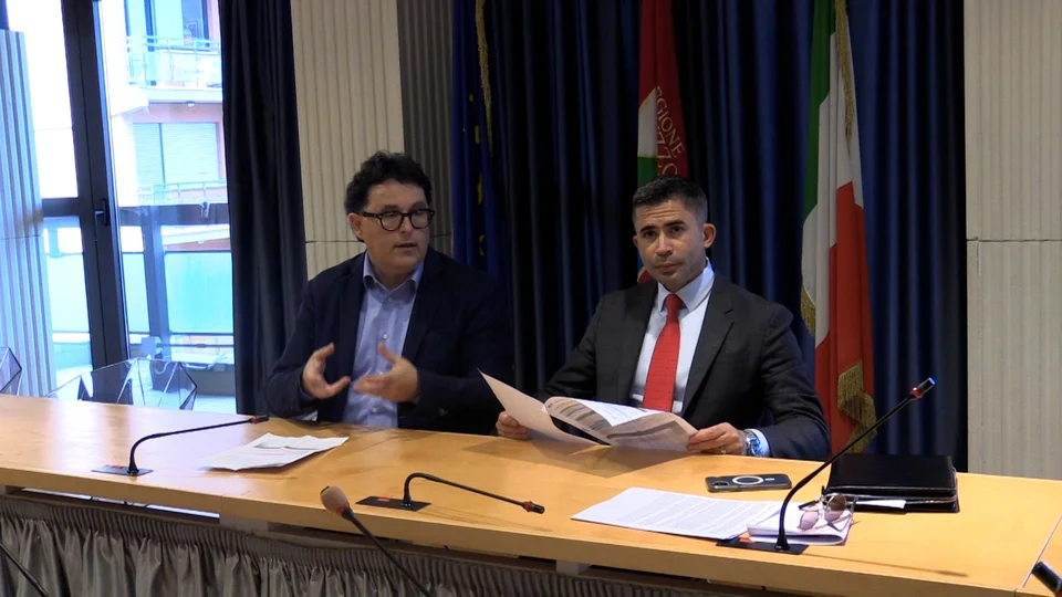 Niente piano del Commercio: dal 2027 aperture indiscriminate dei centri commerciali