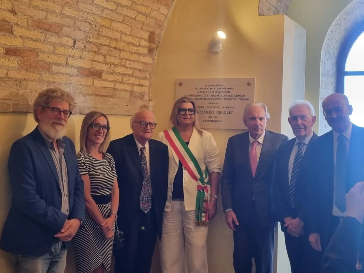 FOTO | Inaugurata a Giulianova l'epigrafe in memoria di Riccardo Cerulli