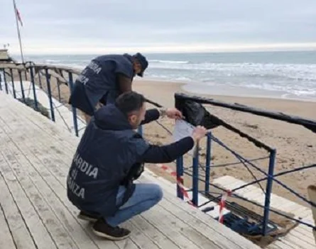 Chalet in abbandono, degradato e pericoloso: revocata la concessione