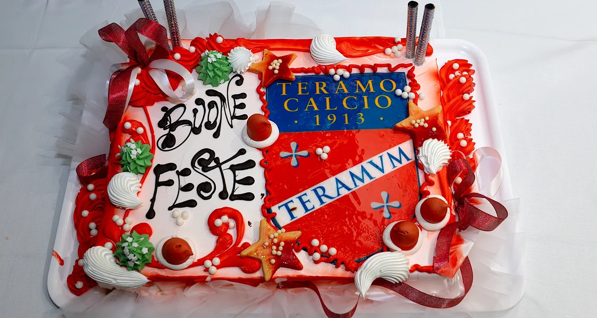 Teramo Calcio, scambio di auguri natalizi tutti biancorossi