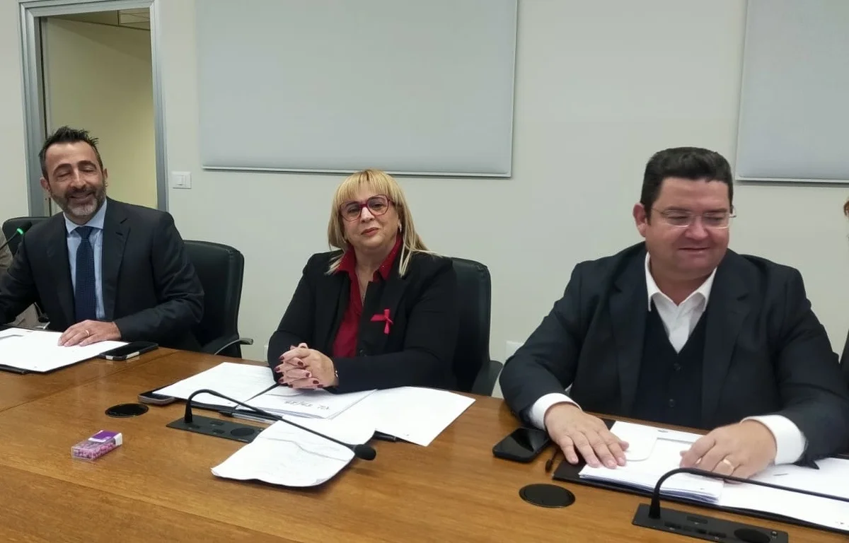 No ai cibi ultra-formulati in luoghi pubblici, strutture sanitarie e scolastiche: approvata la risoluzione