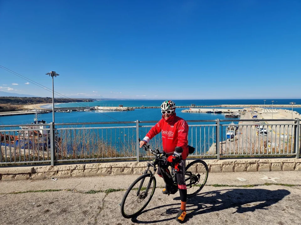 FOTO | A 87 anni percorre 3000 km al mese in bicicletta, l'abruzzese Belfatto: basta non fermarsi