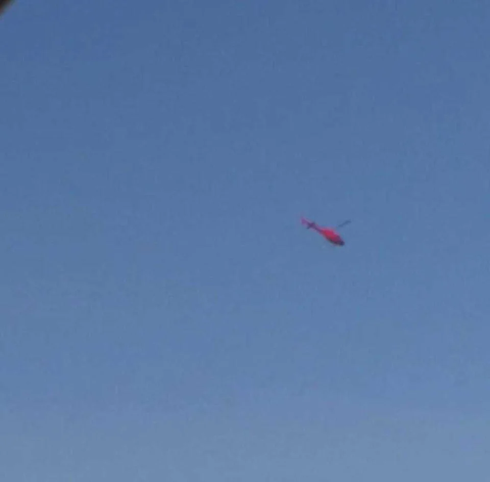 VIDEO | "Misterioso" elicottero rosso a bassa quota, preoccupazione nel teramano. Ma si tratta solo di controllo di routine