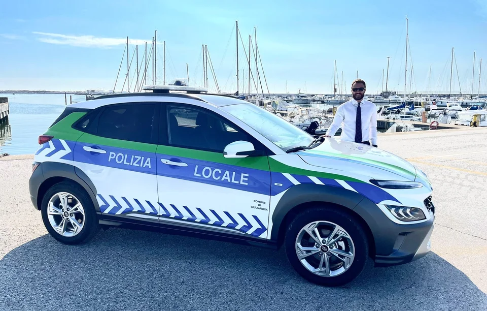 Una nuova auto a motore ibrido per i Vigili Urbani di Giulianova