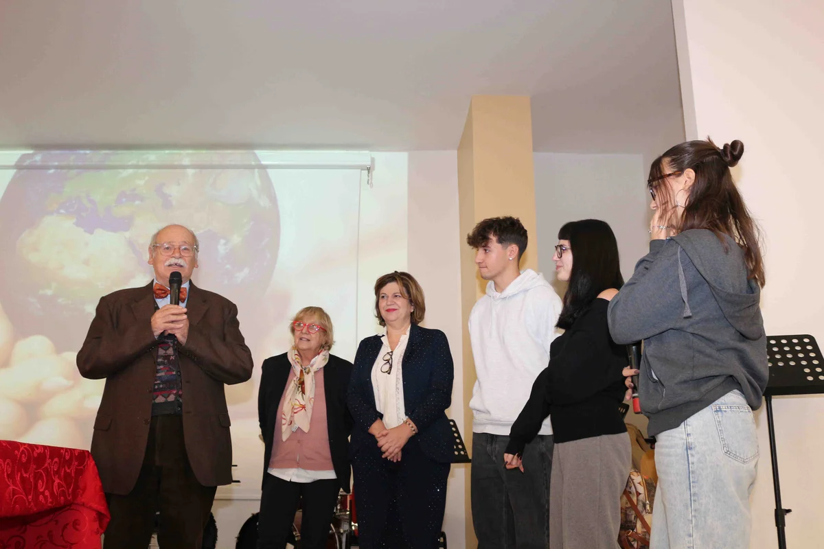 Il meteorologo Francesco Laurenzi incontra gli studenti del Polo liceale “Delfico-Montauti” ed elogia Teramo