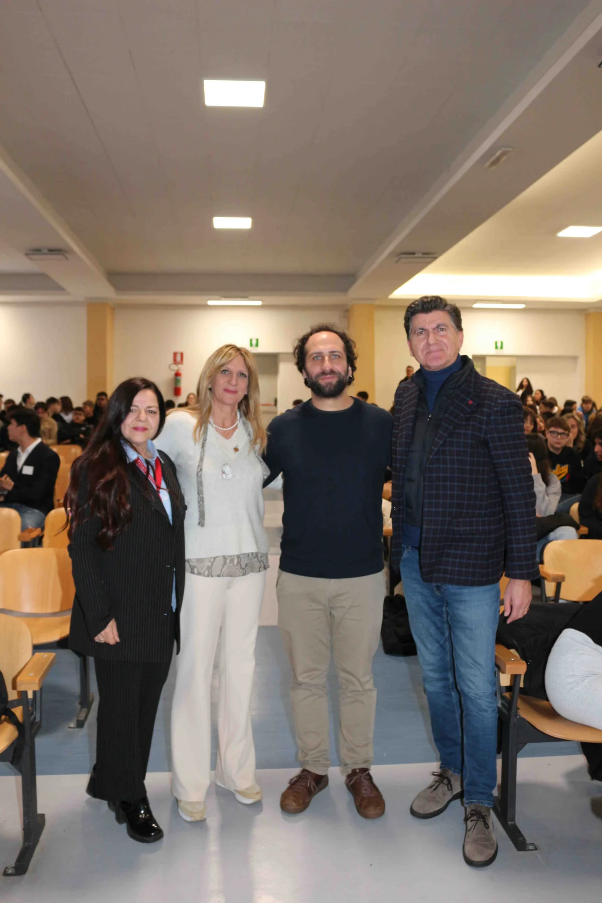 Una mattinata di storie, sogni e stelle: lo scrittore Peppe Millanta al "Pascal-Comi" di Teramo