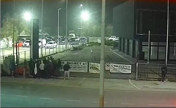 Operai protestano nell'Ex Autocori a Giulianova per gli stipendi non pagati