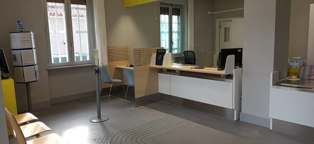 Poste, a Controguerra l'ufficio postale ha riaperto come "Polis"