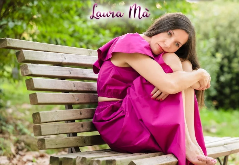 Le vite invisibili dei senzatetto nel nuovo singolo della camplese Laura Mà