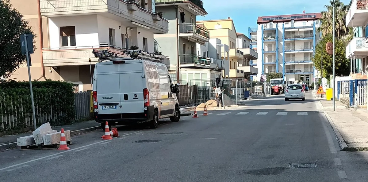 Rigenerazione urbana a Silvi, via ai lavori per i marciapiedi di via Taranto