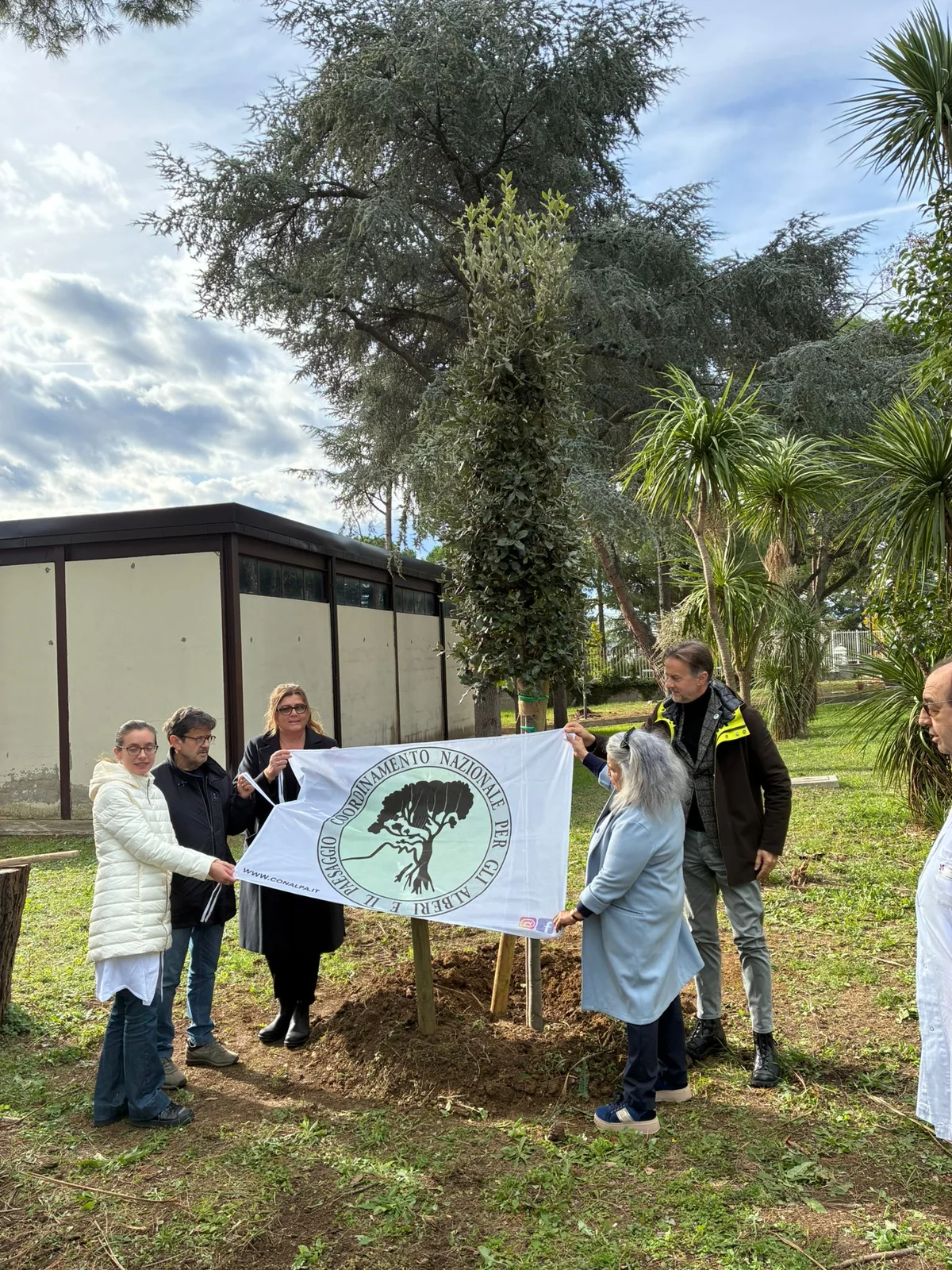 Festa dell'Albero, la messa a dimora di un leccio all'Ospedale di Giulianova