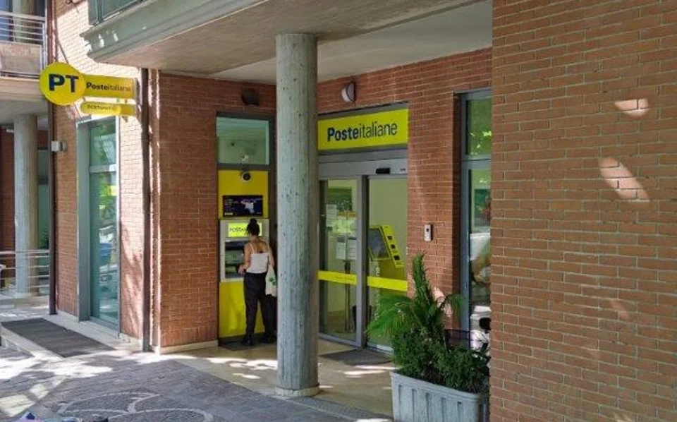 Poste, lavoro all'ufficio postale di viale Bovio