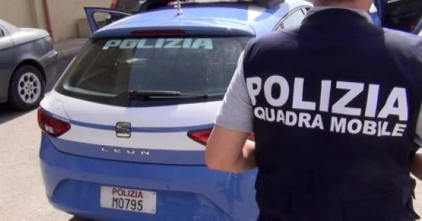 Hashish nascosto tra le figurine di Joker, arrestato un 35enne a Teramo