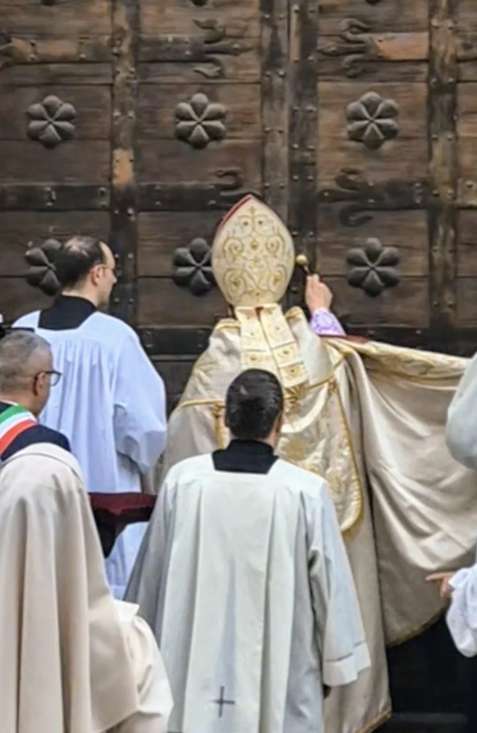 Giubileo della Speranza, ad Atri il 14 agosto si aprirà la Porta Santa: il rito risale al 1295