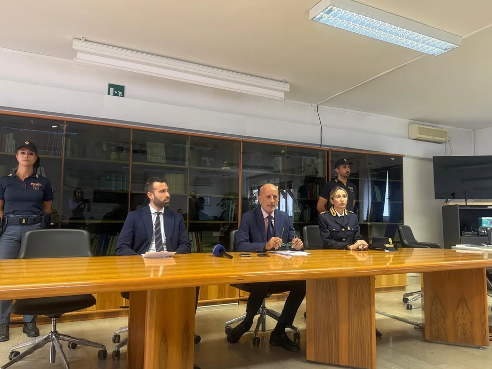VIDEO | Teramo, gravi mancanze nelle strutture ricettive e negli stabilimenti, il Questore invita al rispetto delle regole