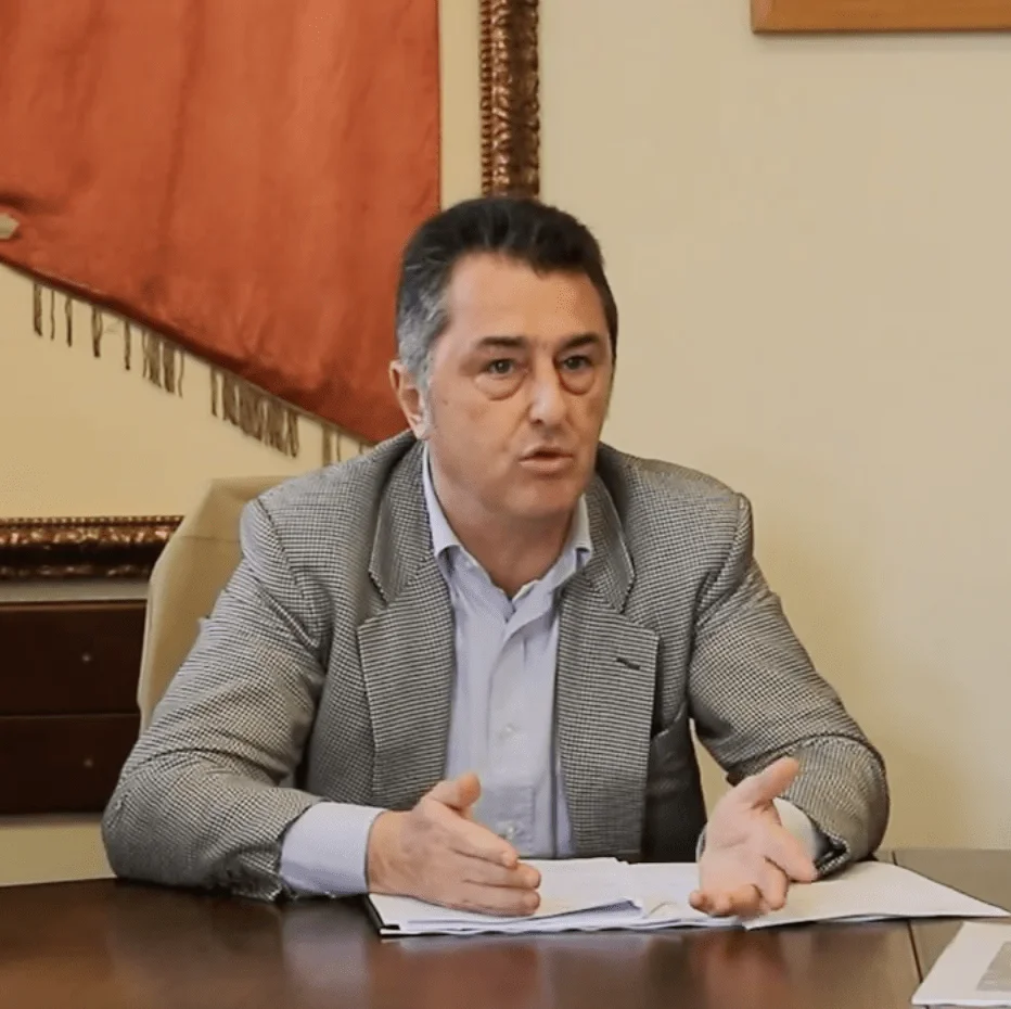 Plesso Piano Solare, Futuro In: D'Alberto  presente solo per feste e baccanali