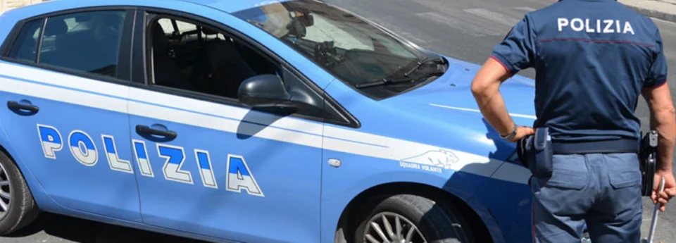 Ritrovato un borsello con due pistole, droga e taglierino a Colleatterato: indaga la Polizia