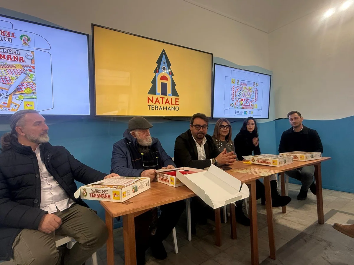 FOTO e VIDEO | Natale 2025, nelle frazioni e nelle piazze si gioca alla Tombola Teramana