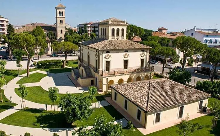 IC Giovanni XXIII di Pineto, successo per la Cerimonia dei Diplomi
