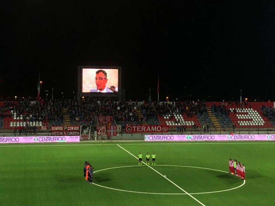 L'omaggio del Bonolis e gli applausi a Roberto Fagnano di 5000 mani