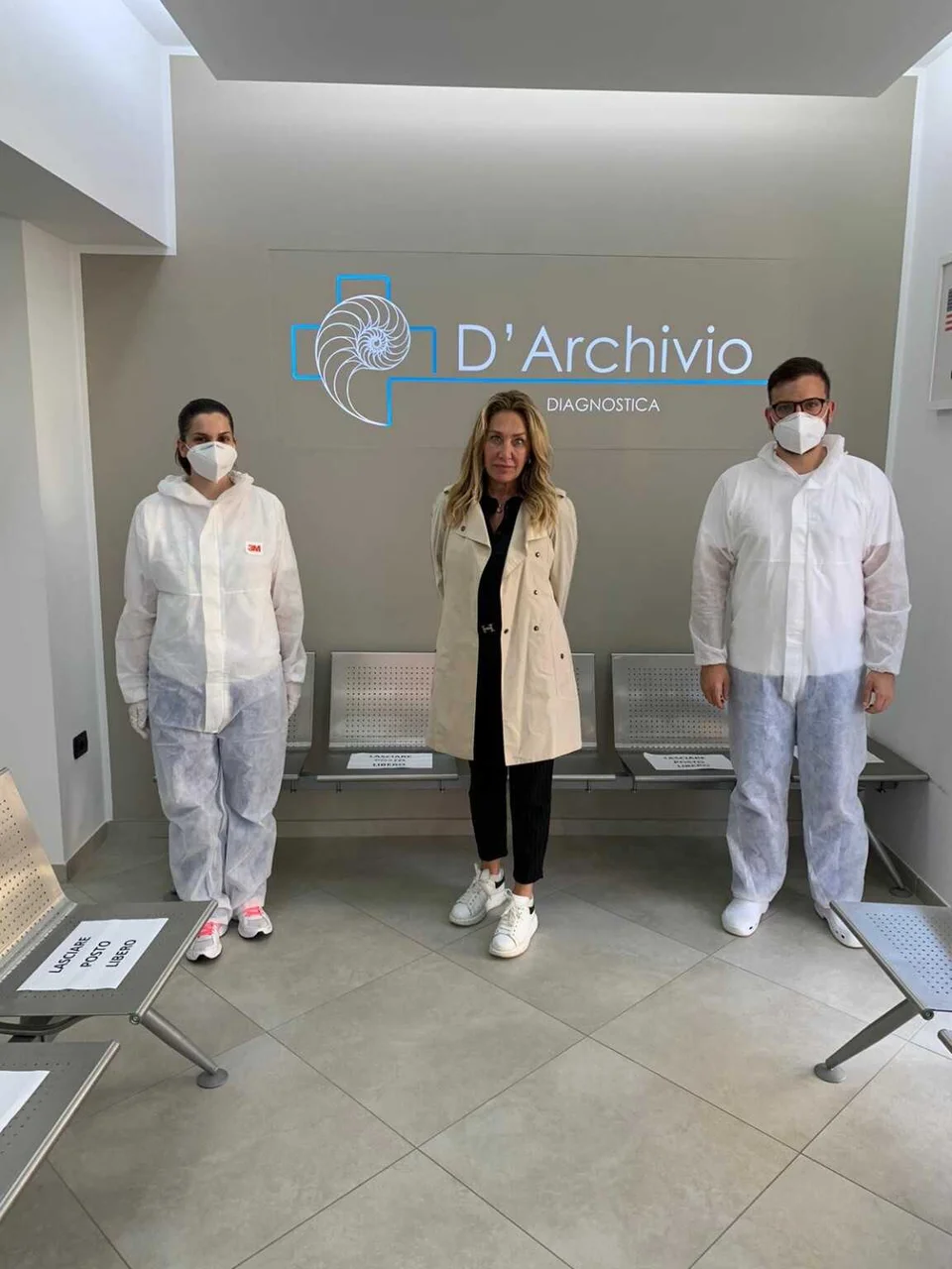 Giulianova, l'attrice Sabrina Marinucci in visita al Centro Medico D'Archivio