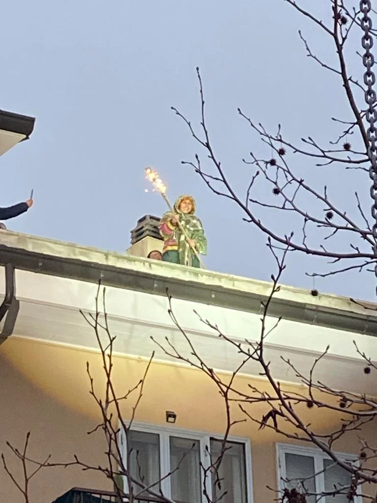 FOTO | Alba Adriatica, è arrivata la Befana al Christmas Village