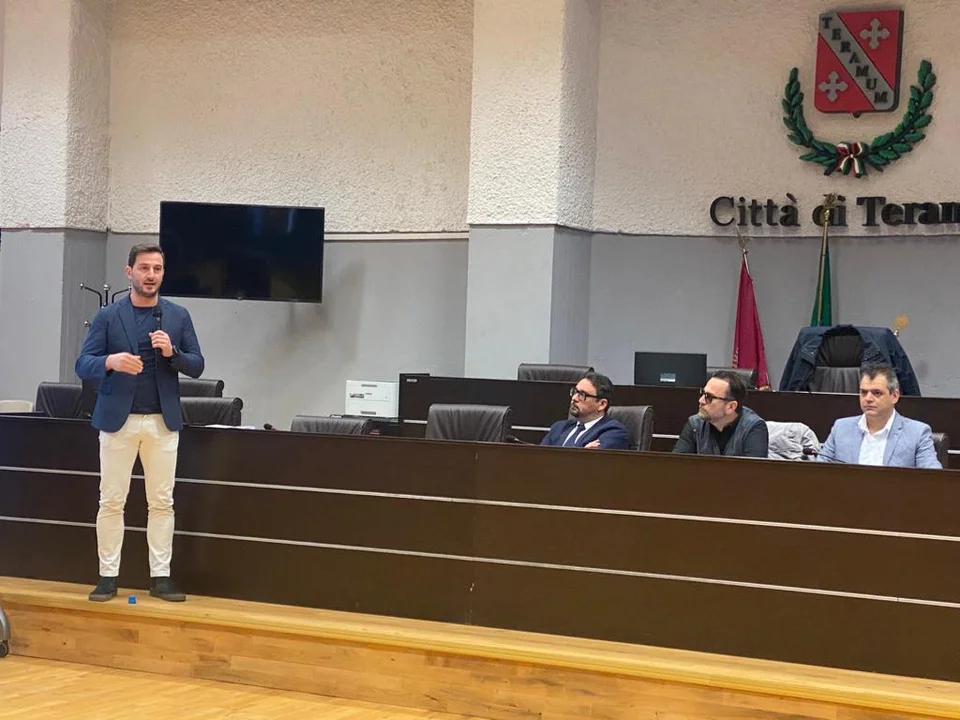 FOTO e VIDEO | Parcheggi a pagamento a Teramo, niente più multe con l'avviso di cortesia