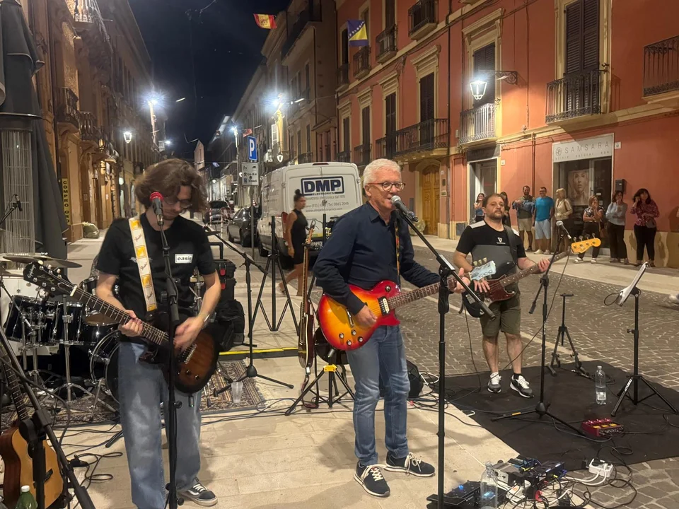FOTO e VIDEO | Ivan per sempre, un successo la serata cover di Graziani grazie ai "Dr Jekyll & Mr Hyde"