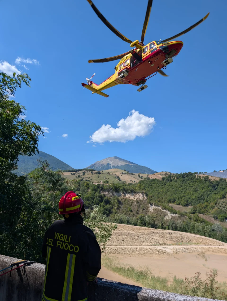 FOTO e VIDEO | Incidente sul lavoro a Castelnuovo di Campli: giovane operaio ricoverato al Mazzini di Teramo