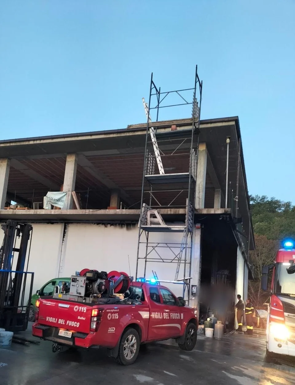 Incendio in un capannone in Contrada Scanzature di Cermignano