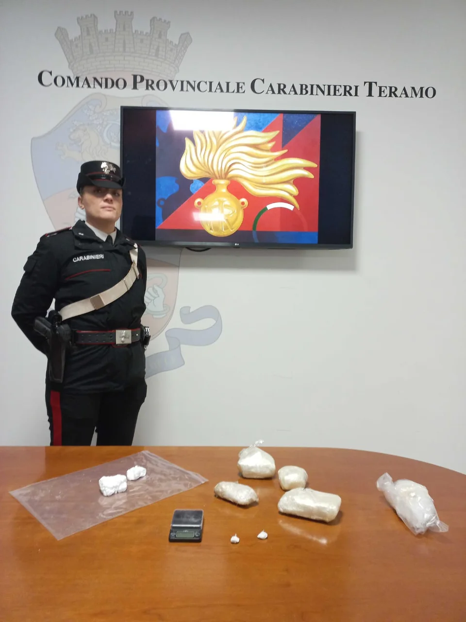 In casa un via vai di giovani: arrestato un pusher di Alba Adriatica