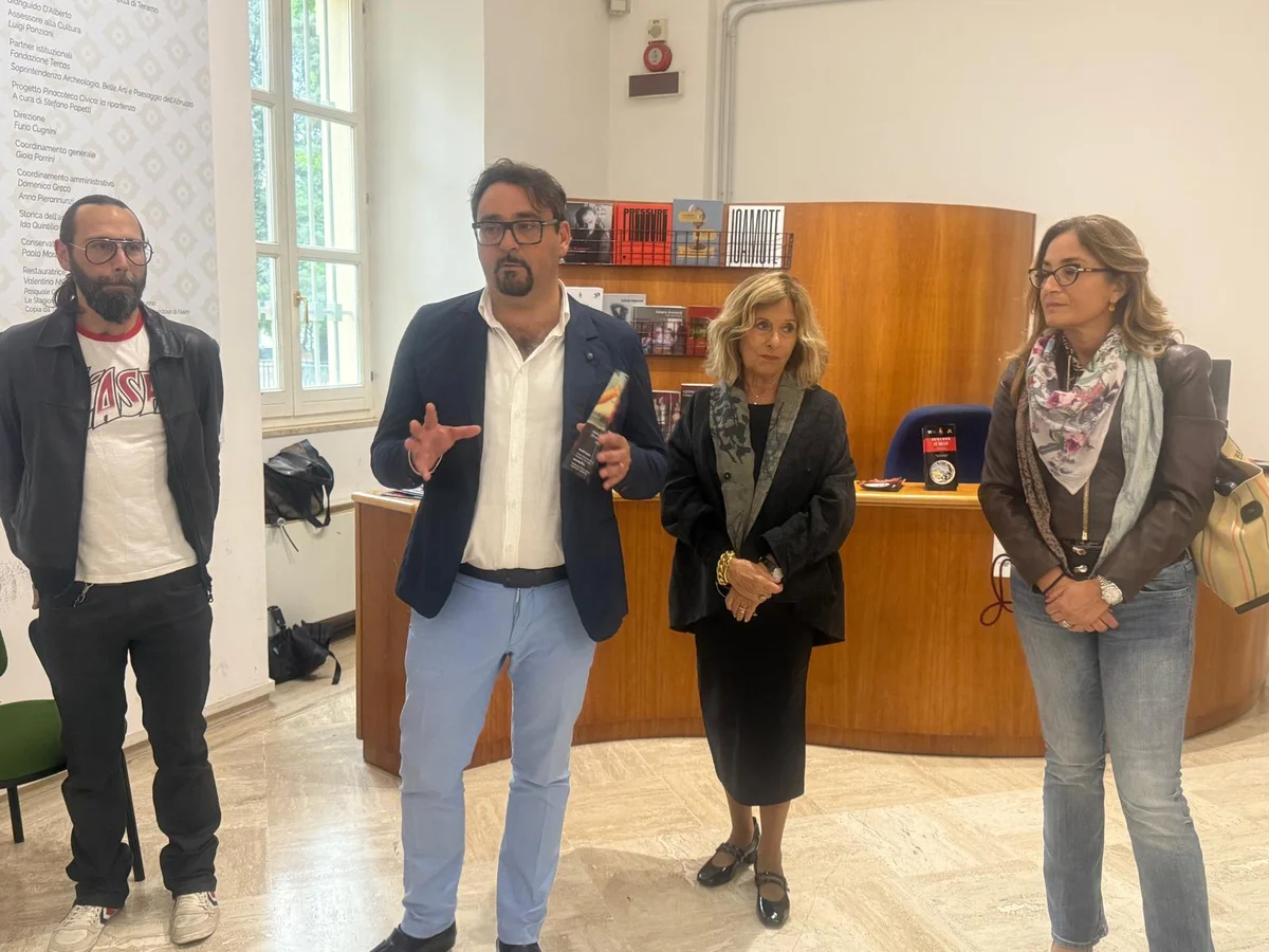 FOTO e VIDEO | Dialoghi d'Arte, i disegni di Ivan Graziani in mostra alla Pinacoteca di Teramo