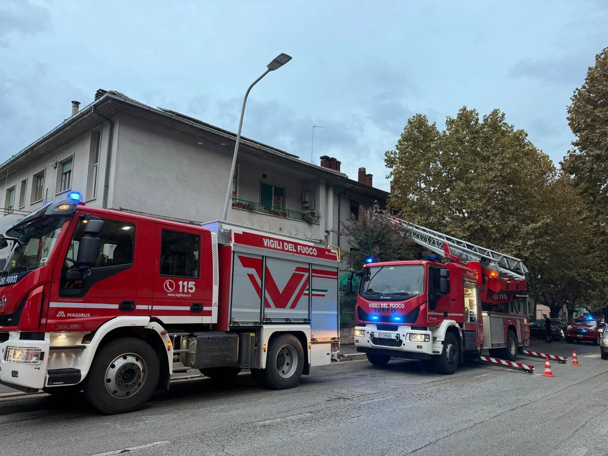 Traffico in tilt a Viale Bovio: appartamento in fumo