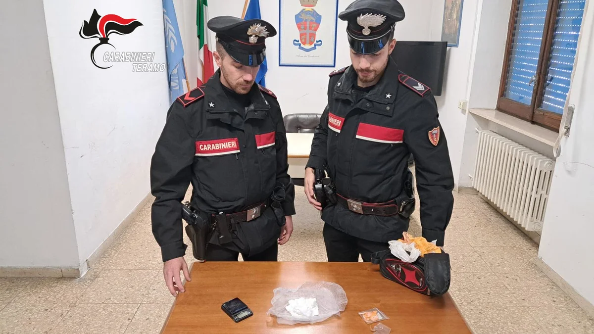 Trovato con più di un etto di cocaina a Cologna di Roseto: ai domiciliari